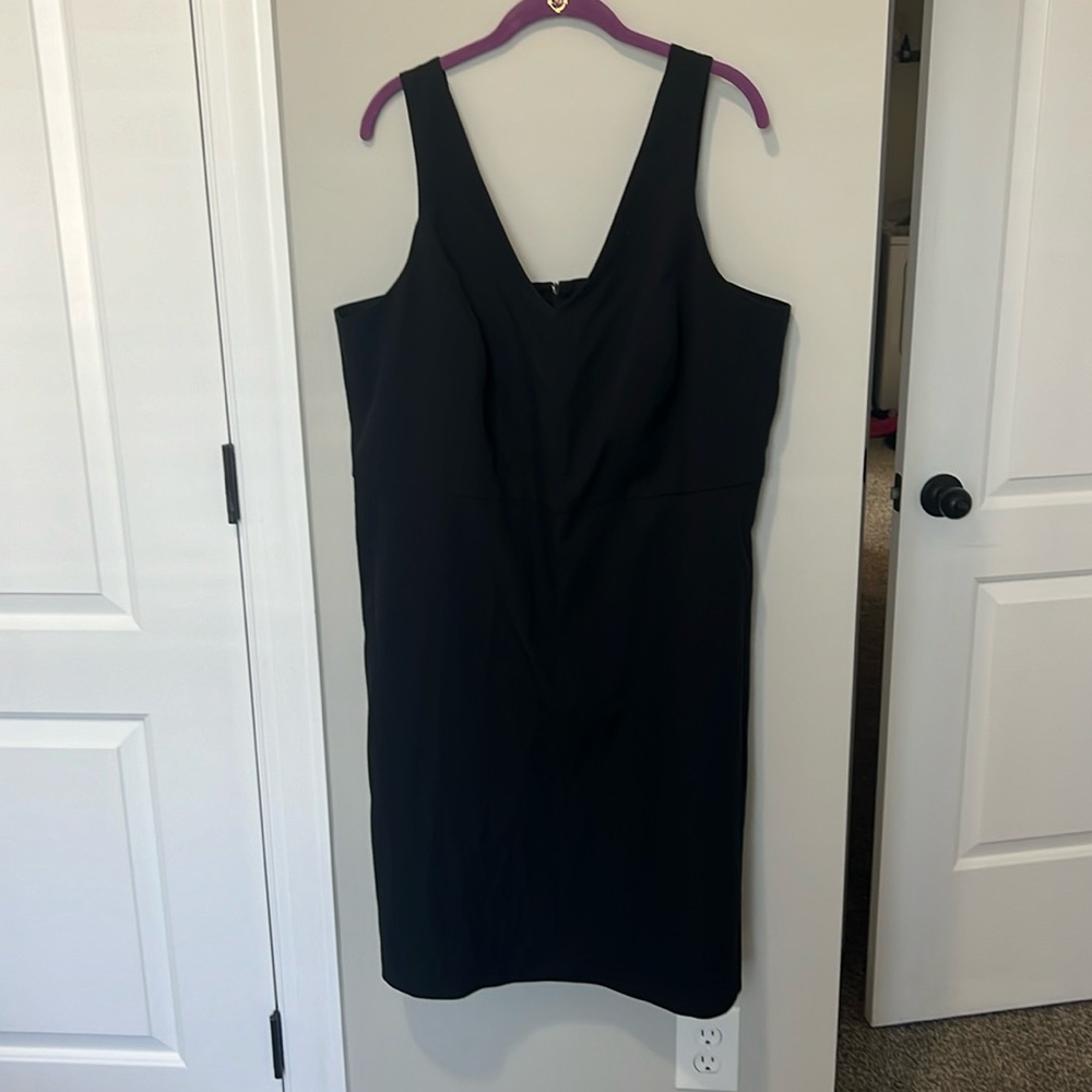 Like new and Taylor loft plus size 18 black classic dress